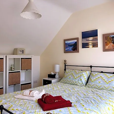 Streamside With Parking Bed & Breakfast